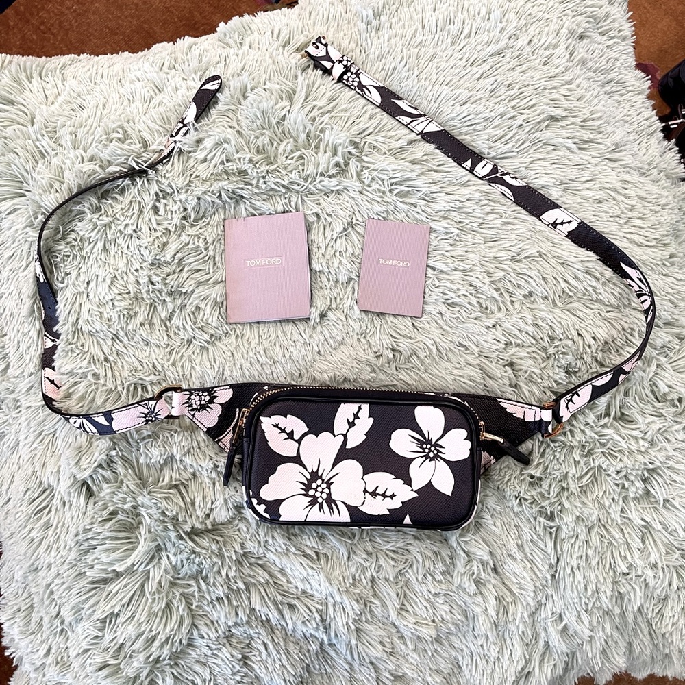 TOM FORD Floral print full grain leather belt bag :
Made in Italy